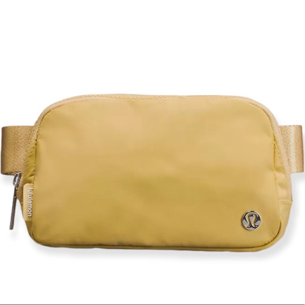 Lululemon | Everywhere Belt Bag Golden Sand
